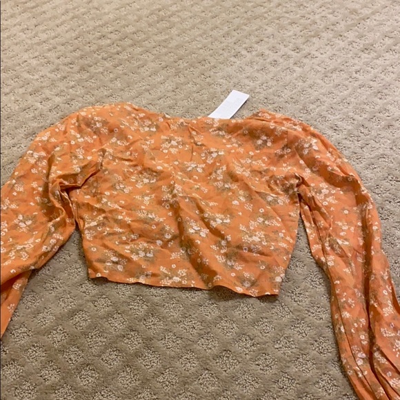 SOLD NWT urban outfitters twist front blouse crop - Picture 9 of 9